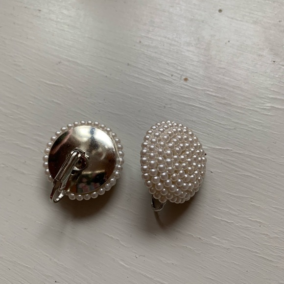 Vintage Pearl clip on earrings - Picture 4 of 4